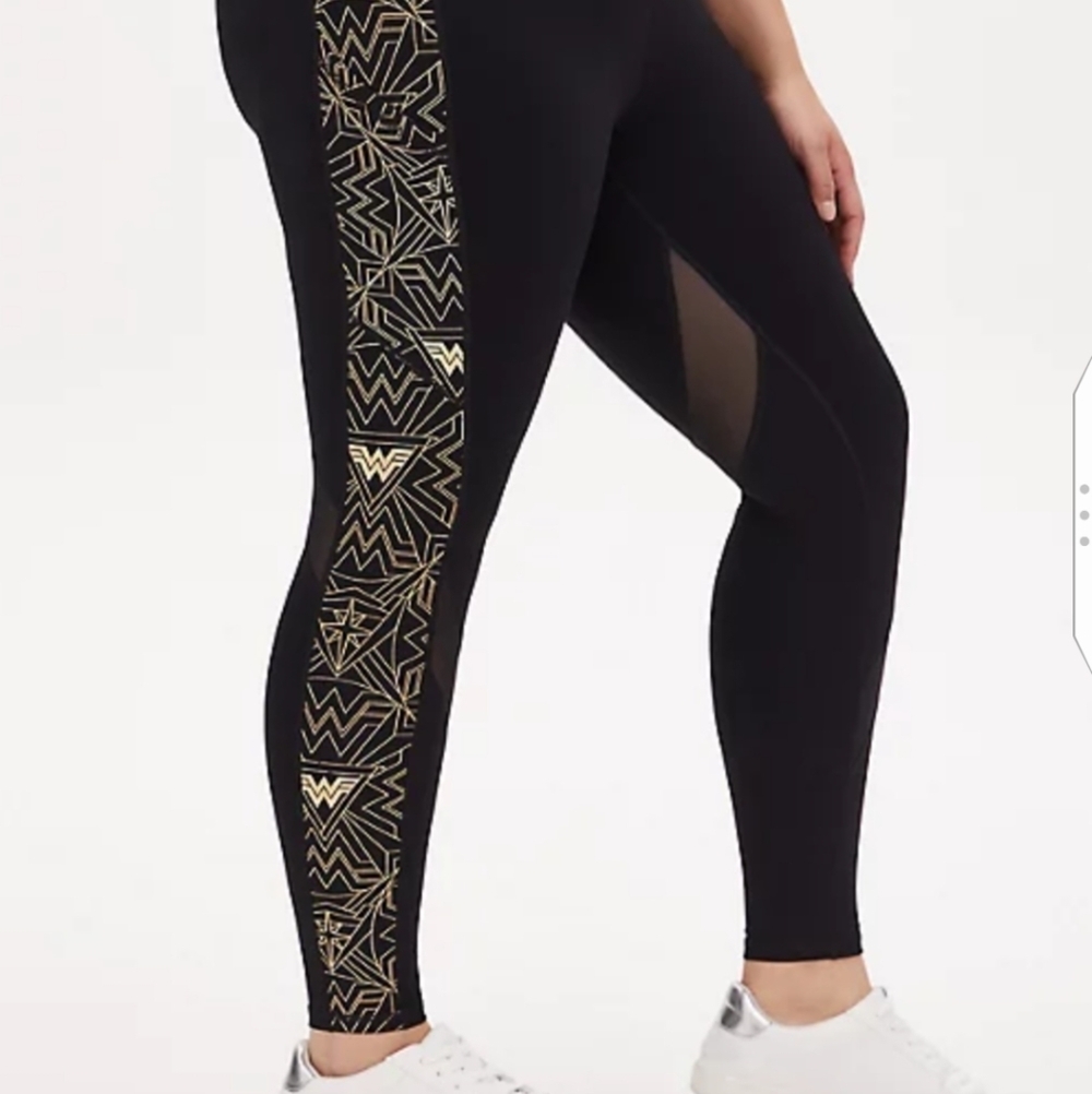 🆕 4X WONDER WOMAN 84 ACTIVE LEGGINGS WITH POCKETS
